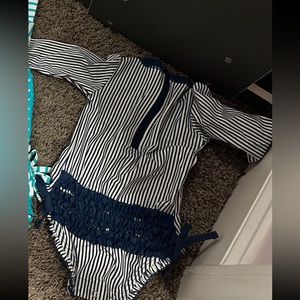 worn at most twice. Perfect condition. No stains. Size 6-12 months